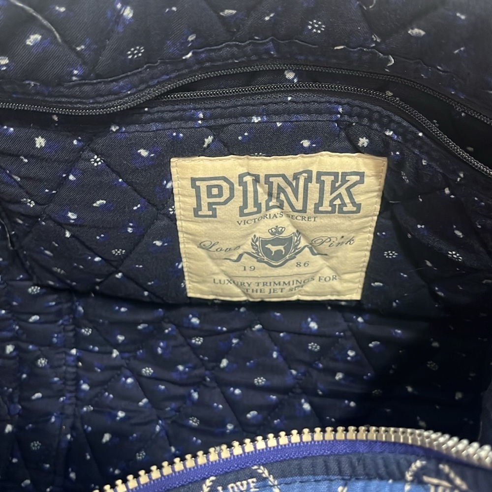 Victoria’s Secret travel bag - Picture 6 of 8